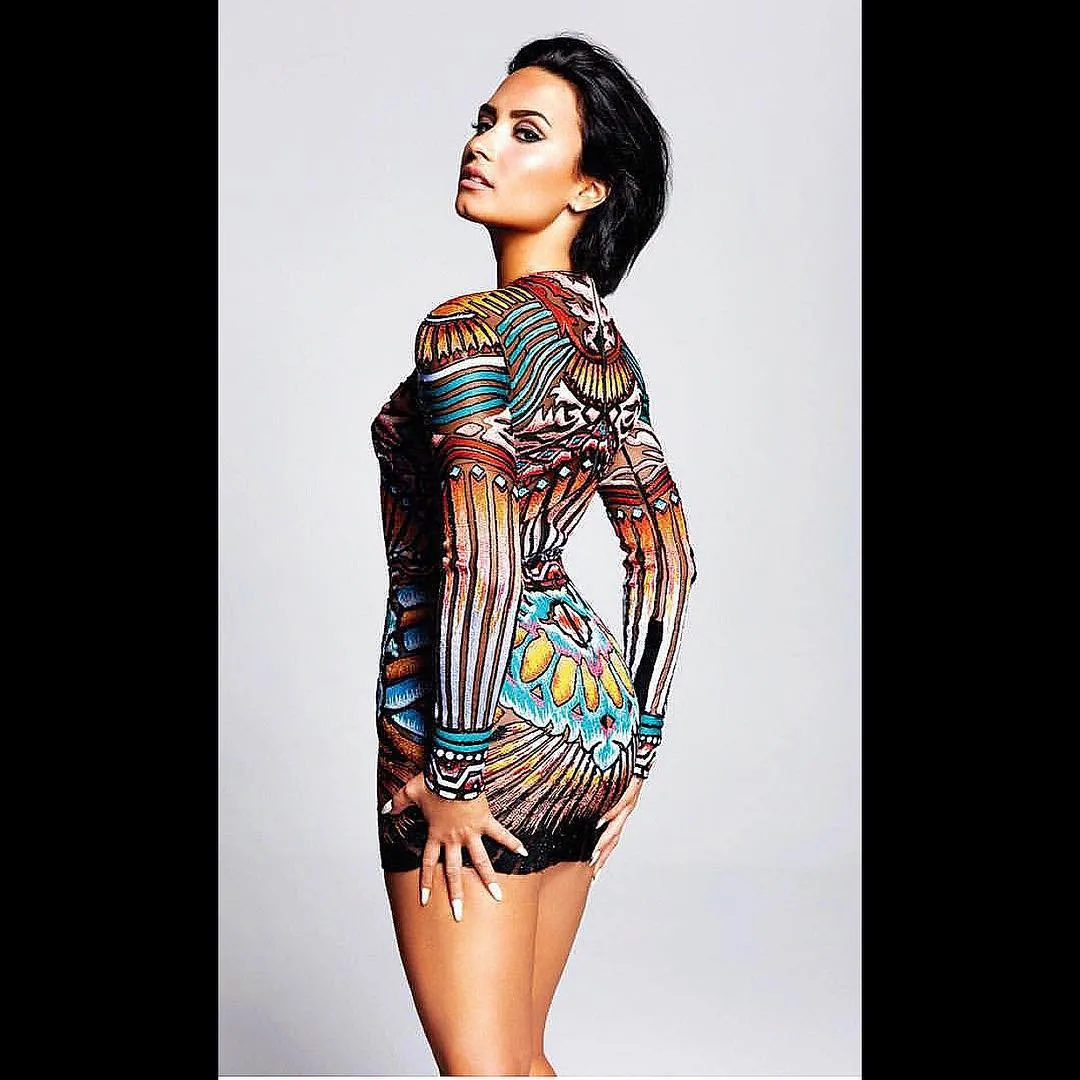 8219498-demi-lovato.jpg