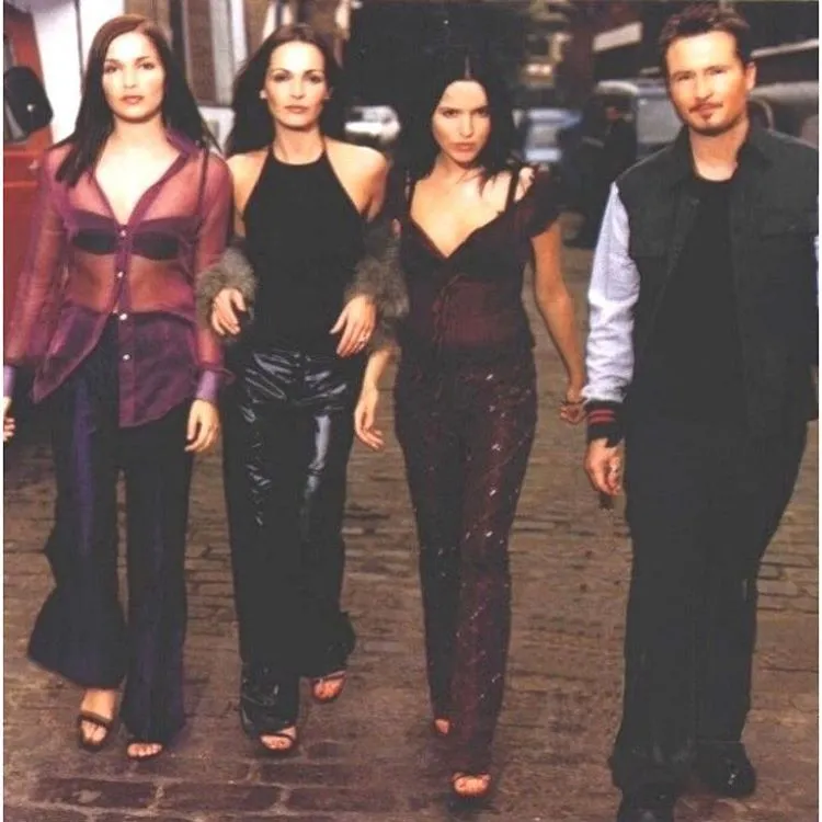 8223207-the-corrs.jpg
