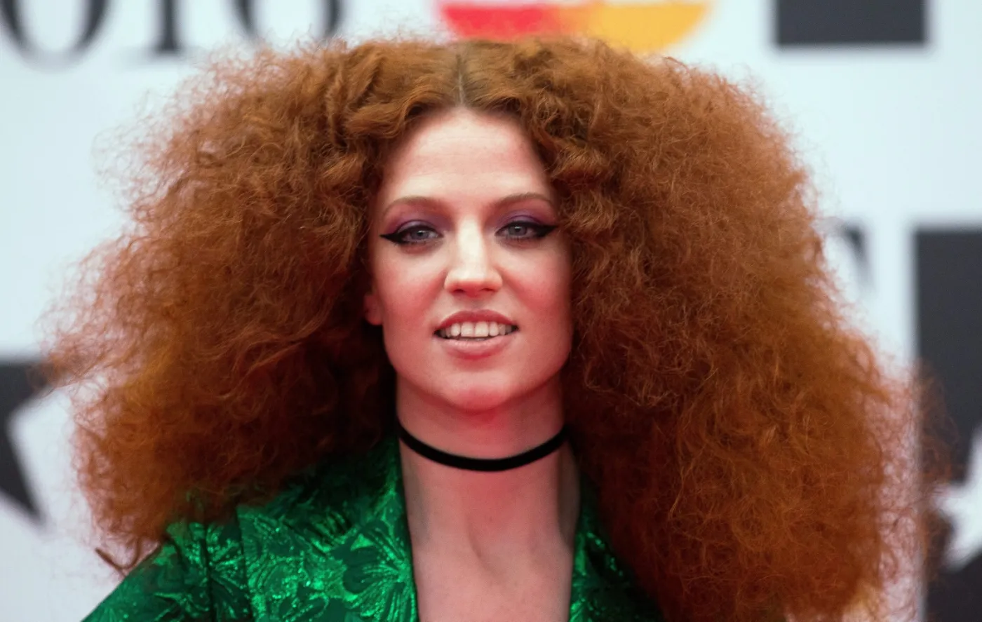 8773772-jess-glynne.jpg