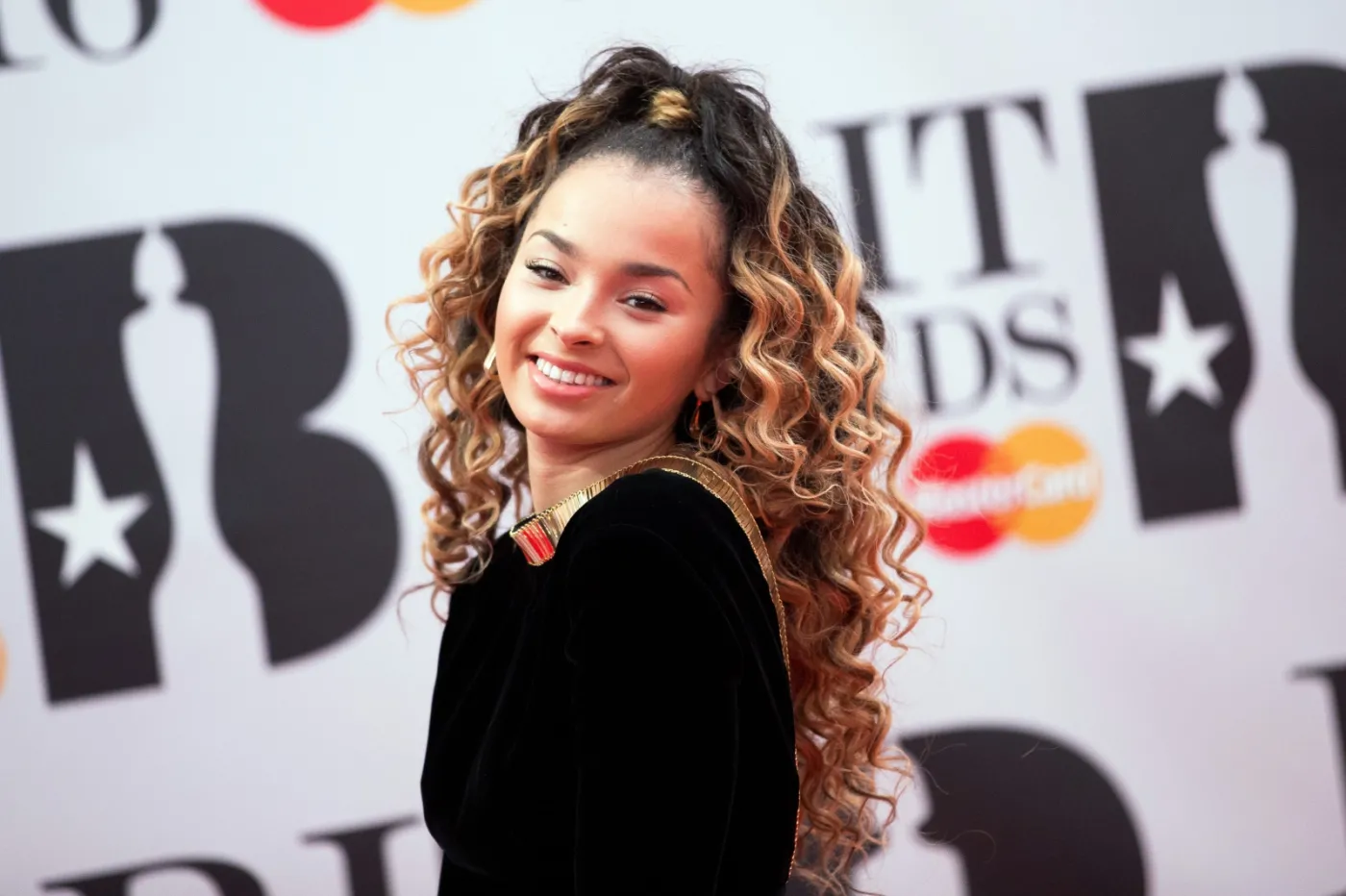 8774028-ella-eyre.jpg