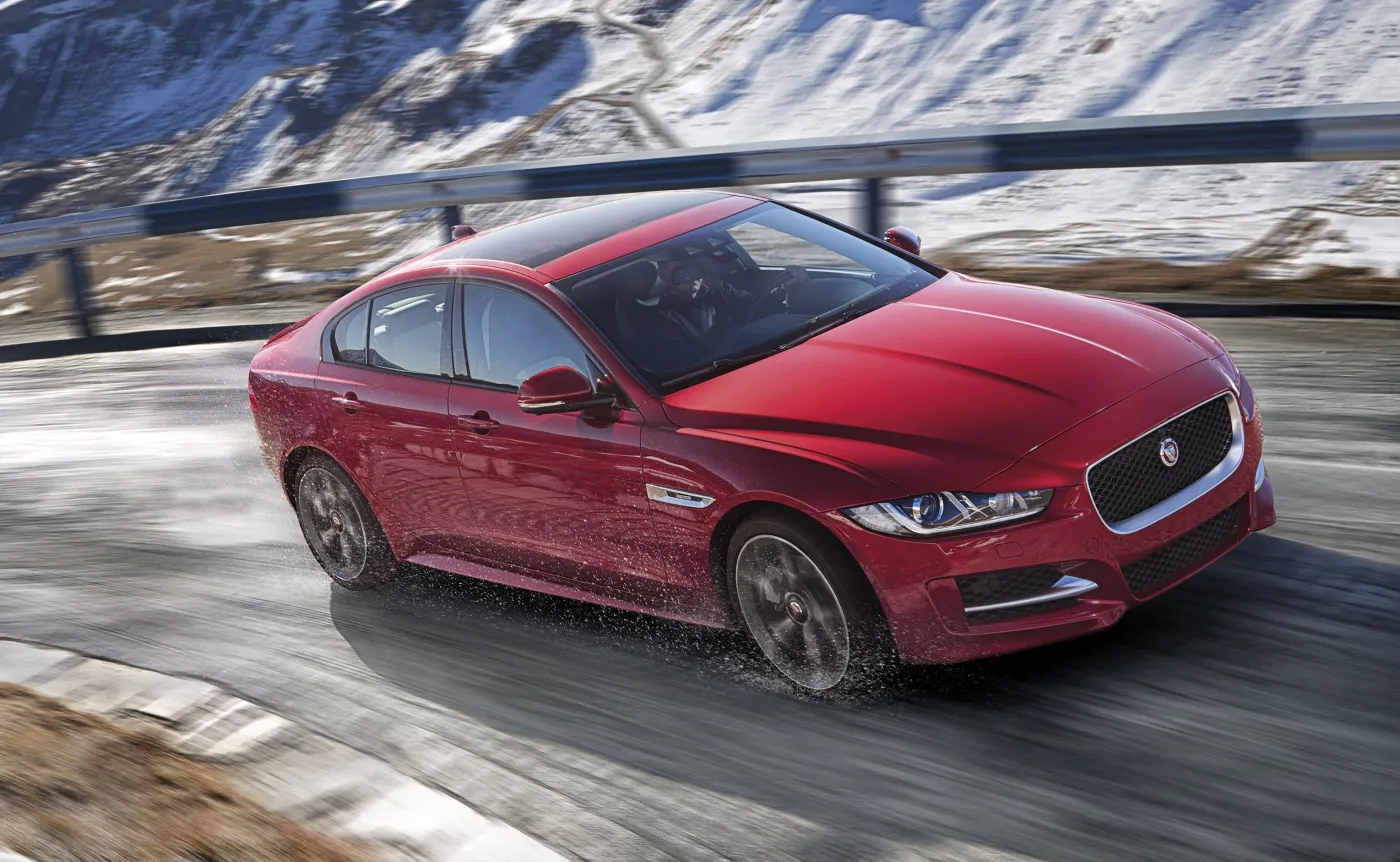 8540237-jaguar-xe.jpg