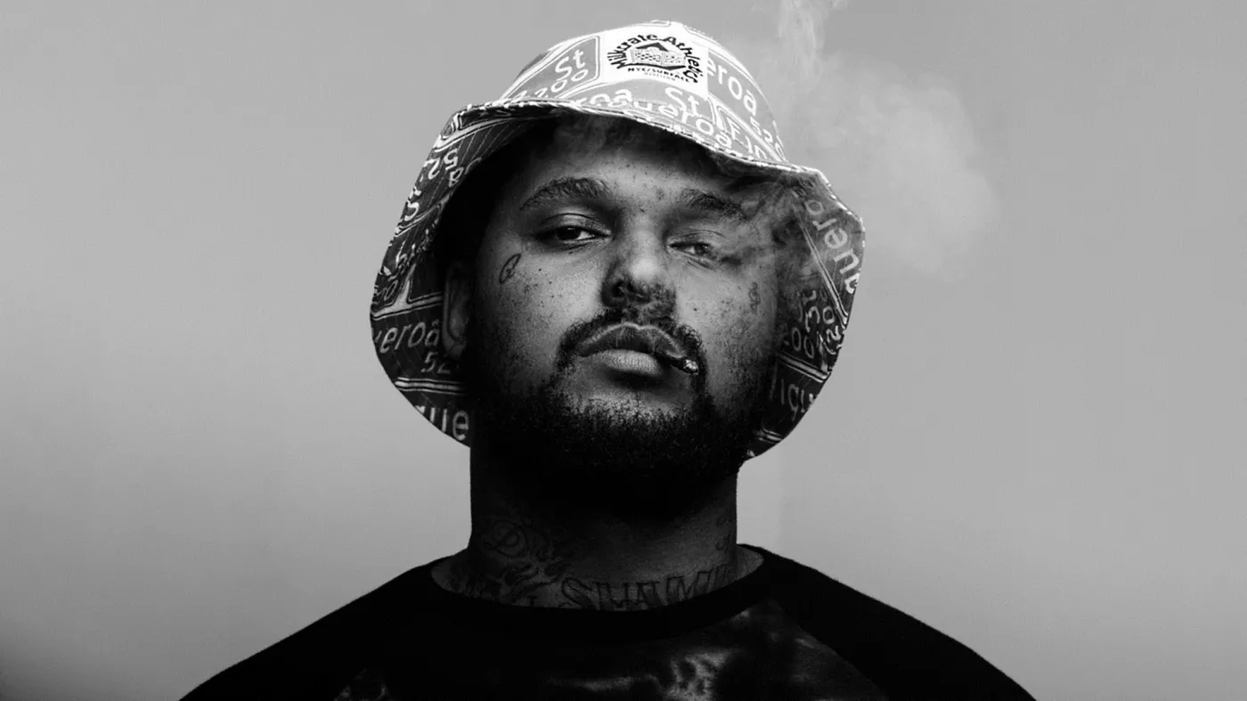 9112853-schoolboyq.jpg