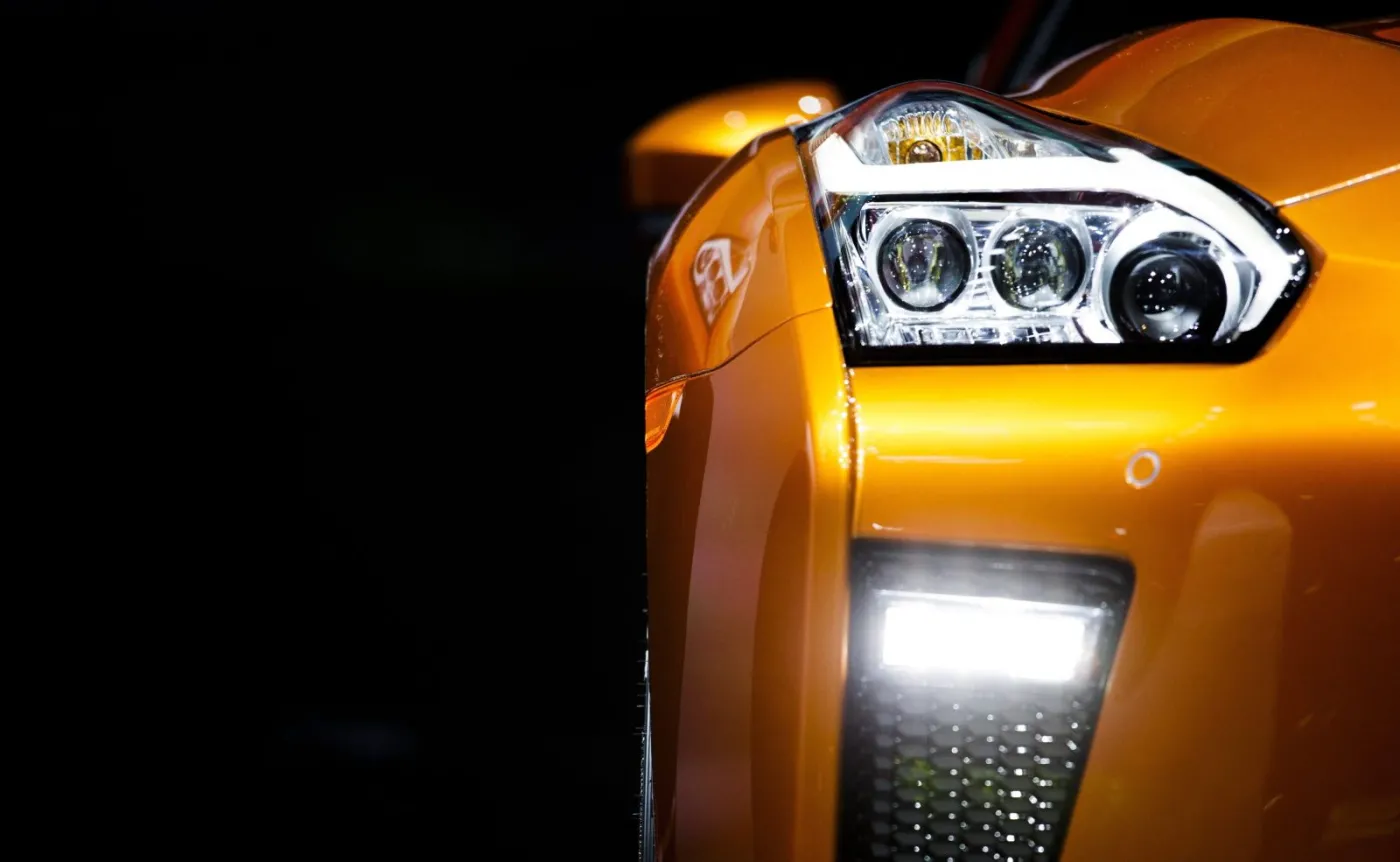 Nowy nissan GT-R przyciągnął tłumy. Takie samochody potrafią robić jedynie w Japonii. Zdjęcia