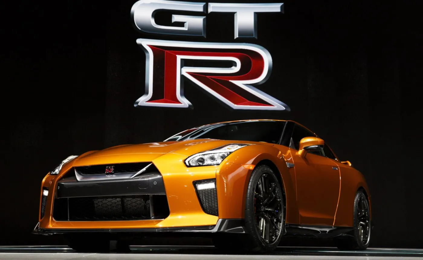 8869395-nissan-gt-r.jpg