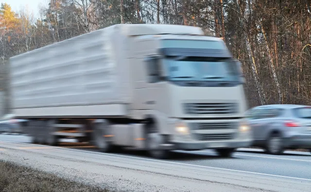 Rosyjskie ciężarówki odcięte od Zachodu i próbują sztuczek. Moskwa obwinia Polskę