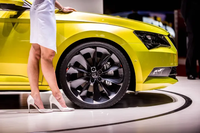 Nowa skoda KODIAQ nadciąga! Czesi kuszą wielkim sekretem w... garażu