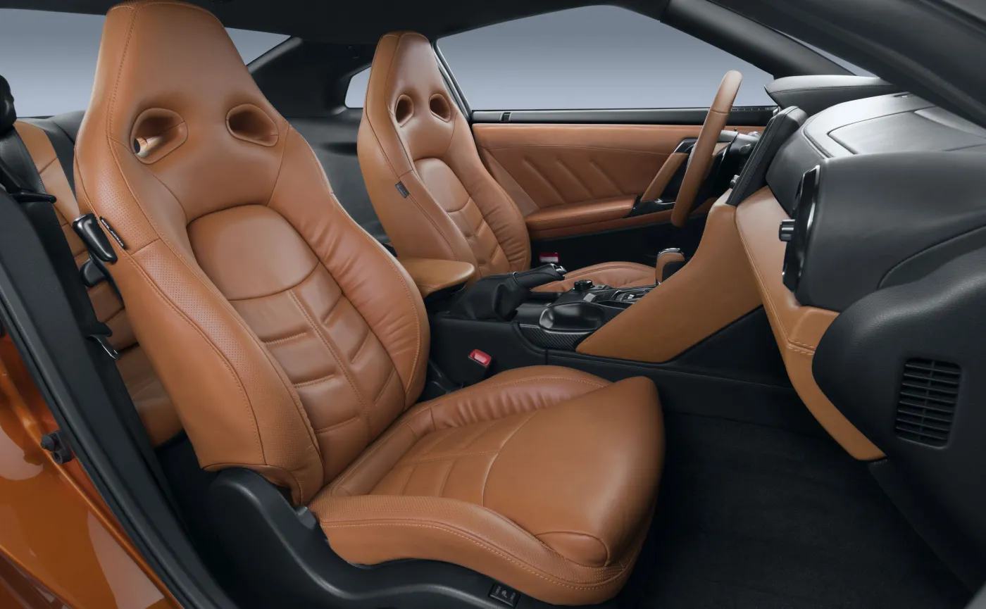 8868862-nissan-gt-r.jpg