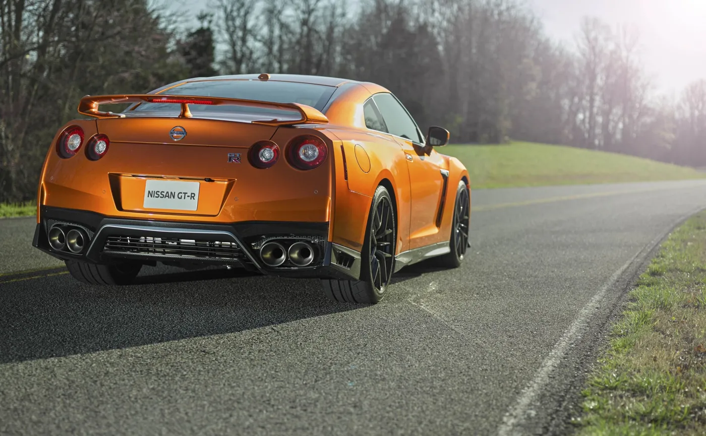 8868987-nissan-gt-r.jpg