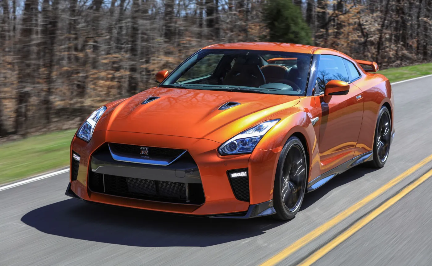 8869140-nissan-gt-r.jpg
