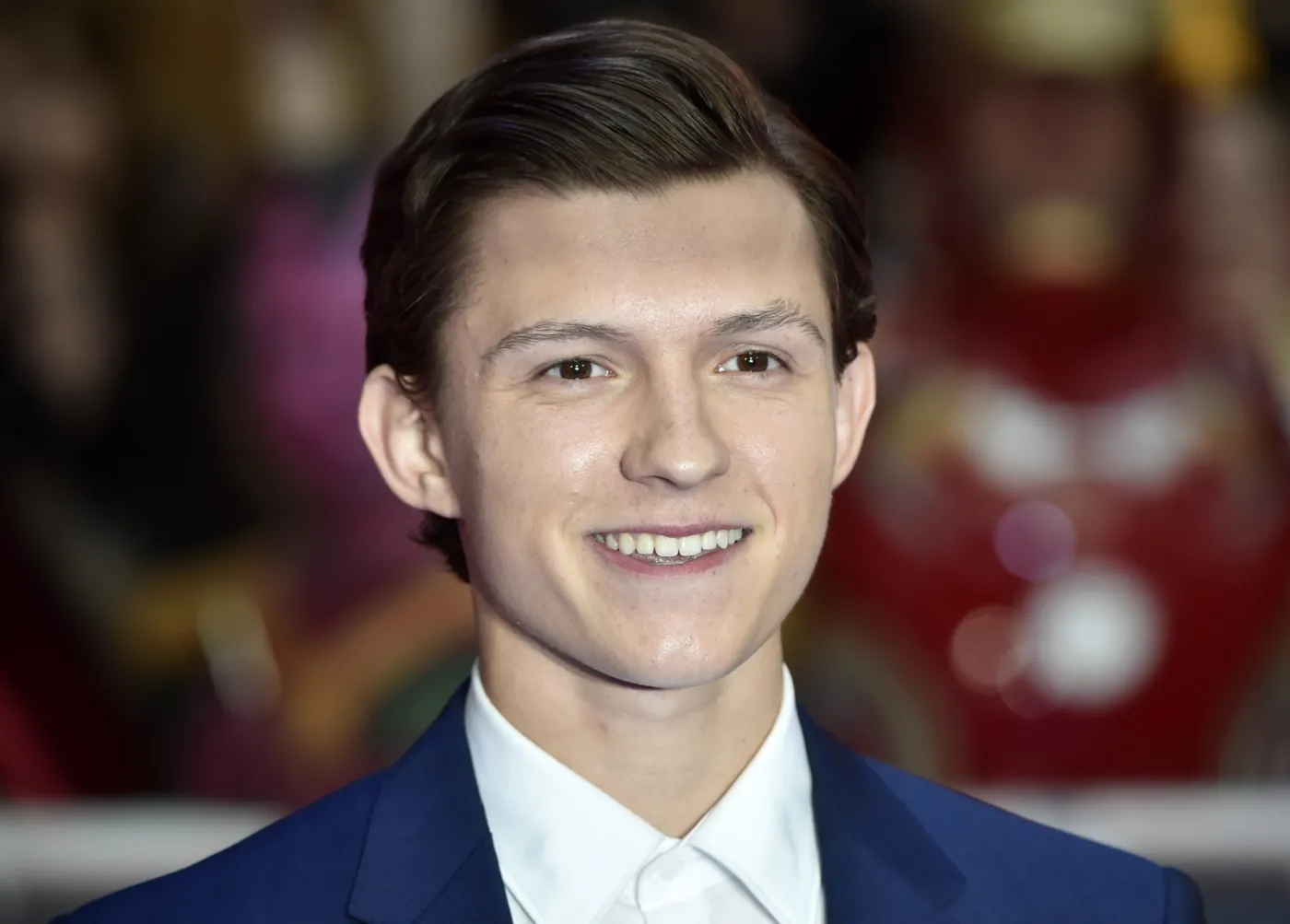 8978903-tom-holland.jpg