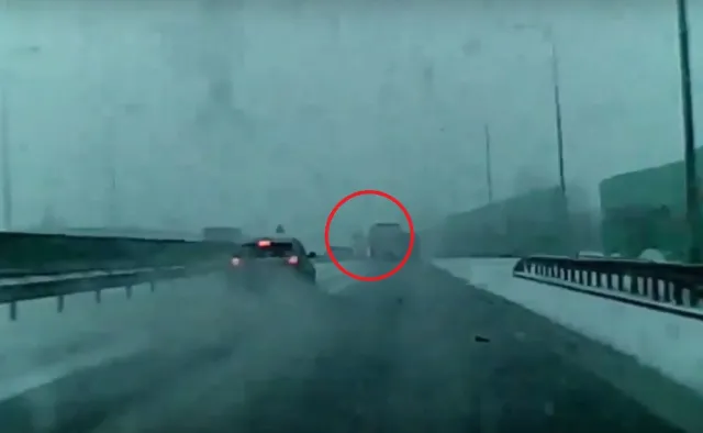 Nagrał śmiertelny wypadek na drodze S8. Kto jest winny tragedii? Dramatyczne WIDEO