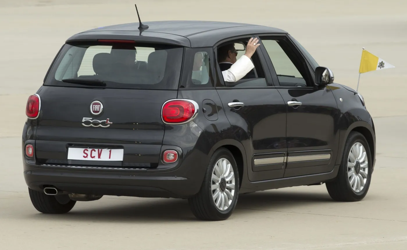 8698741-fiat-500l.jpg