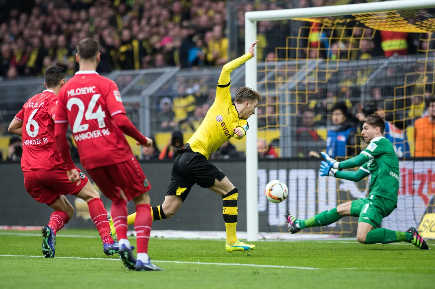 Liga niemiecka: Borussia lepsza w "polskim" meczu