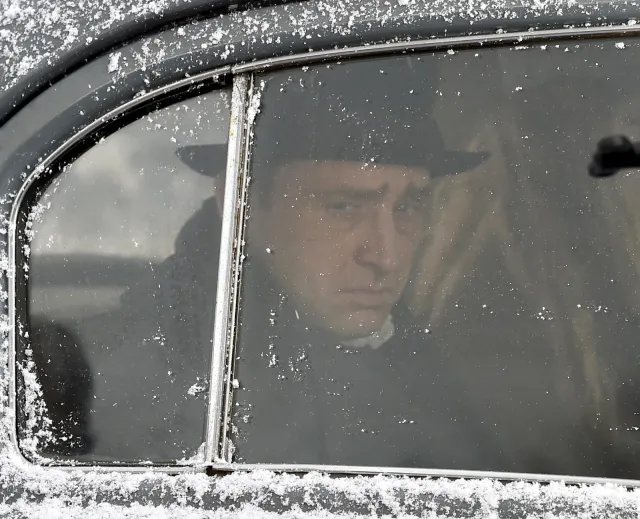 Borys Szyc podglądany na planie filmu o Kantorze [ZDJĘCIA]