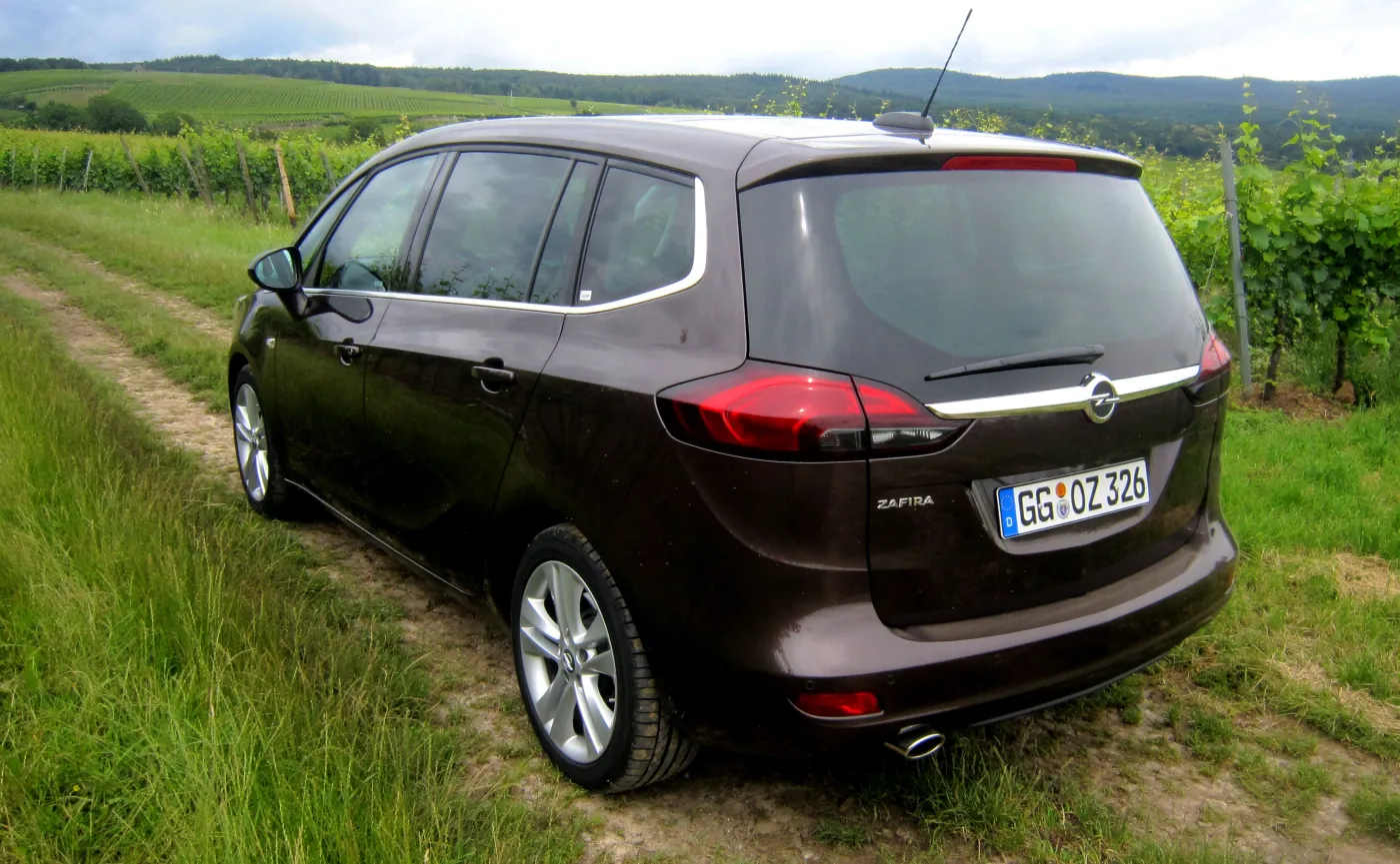 9229011-opel-zafira.jpg