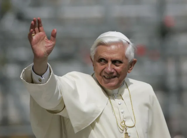 Benedykt XVI ujawnia: W Watykanie istniało lobby gejowskie