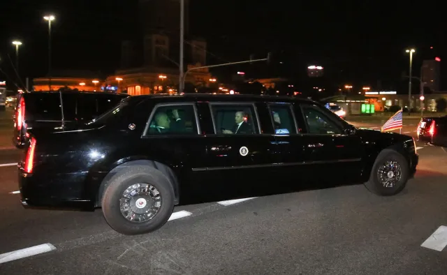 Obama w Warszawie. Samochód prezydenta USA kryje na pokładzie bank krwi i wytrzyma uderzenie meteorytu