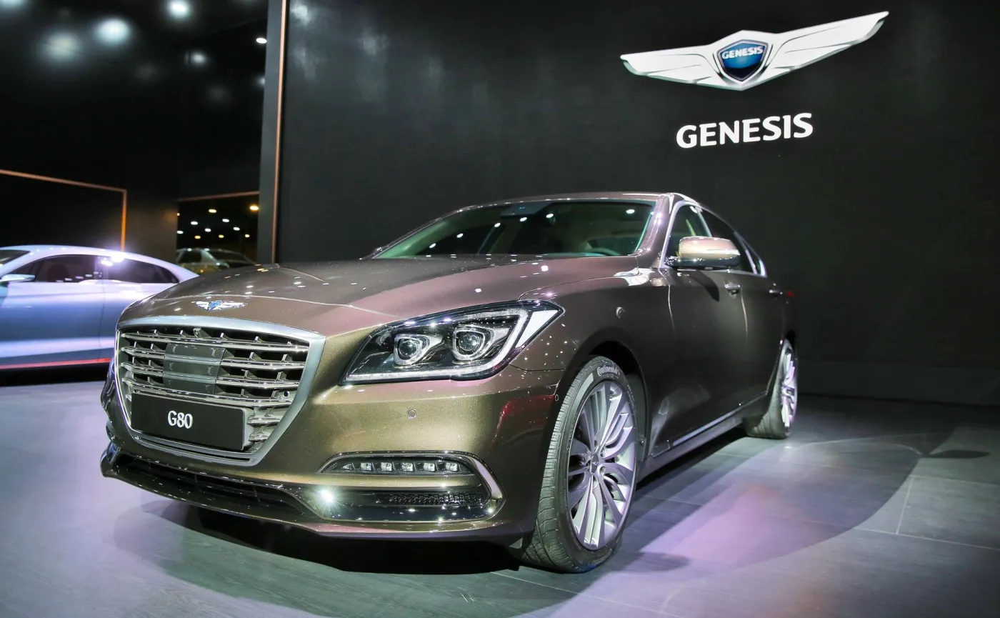 9274482-genesis-g80.jpg