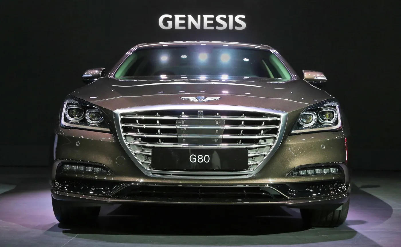 9274514-genesis-g80.jpg