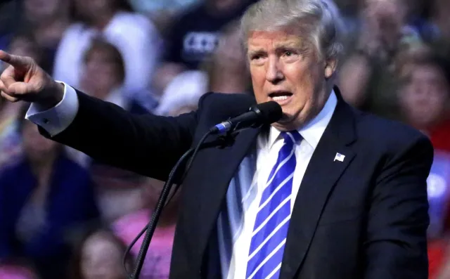 Trump grozi Clinton? "Zasugerował, że należałoby ją zastrzelić"