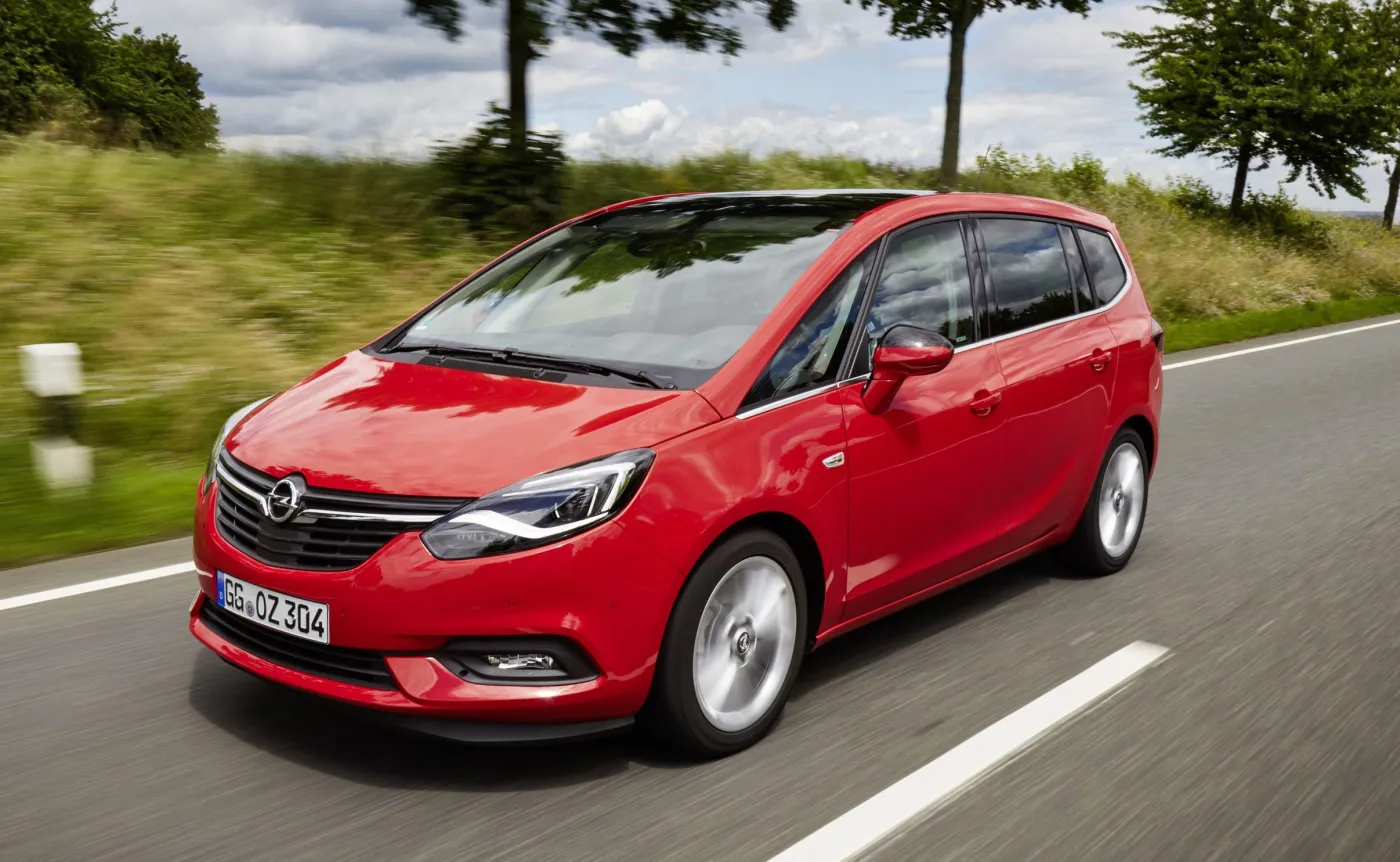 9229512-opel-zafira.jpg
