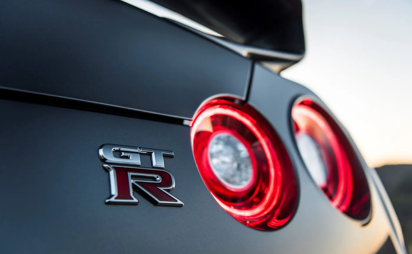 9400620-nissan-gt-r.jpg