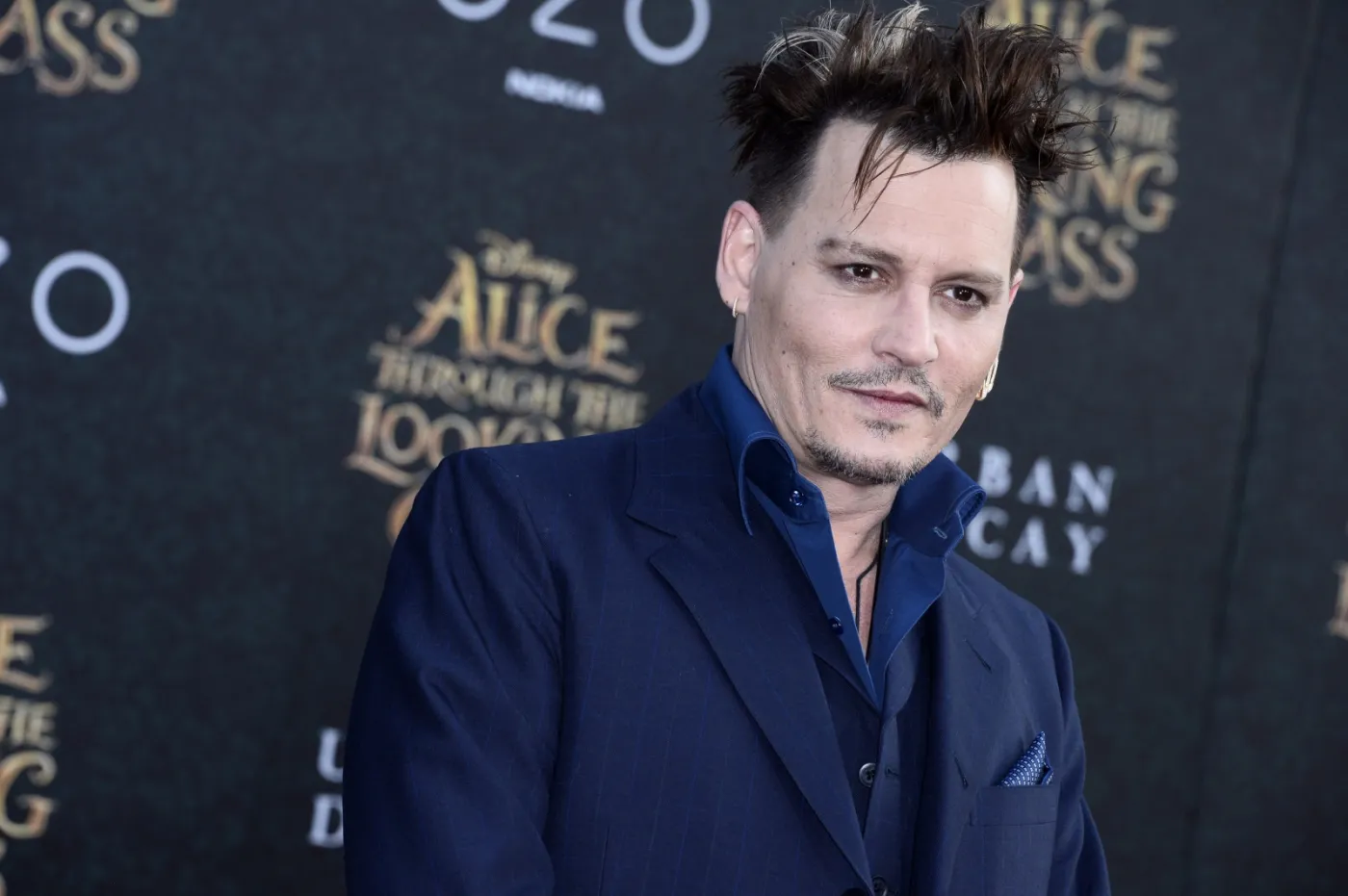 9075333-johnny-depp.jpg