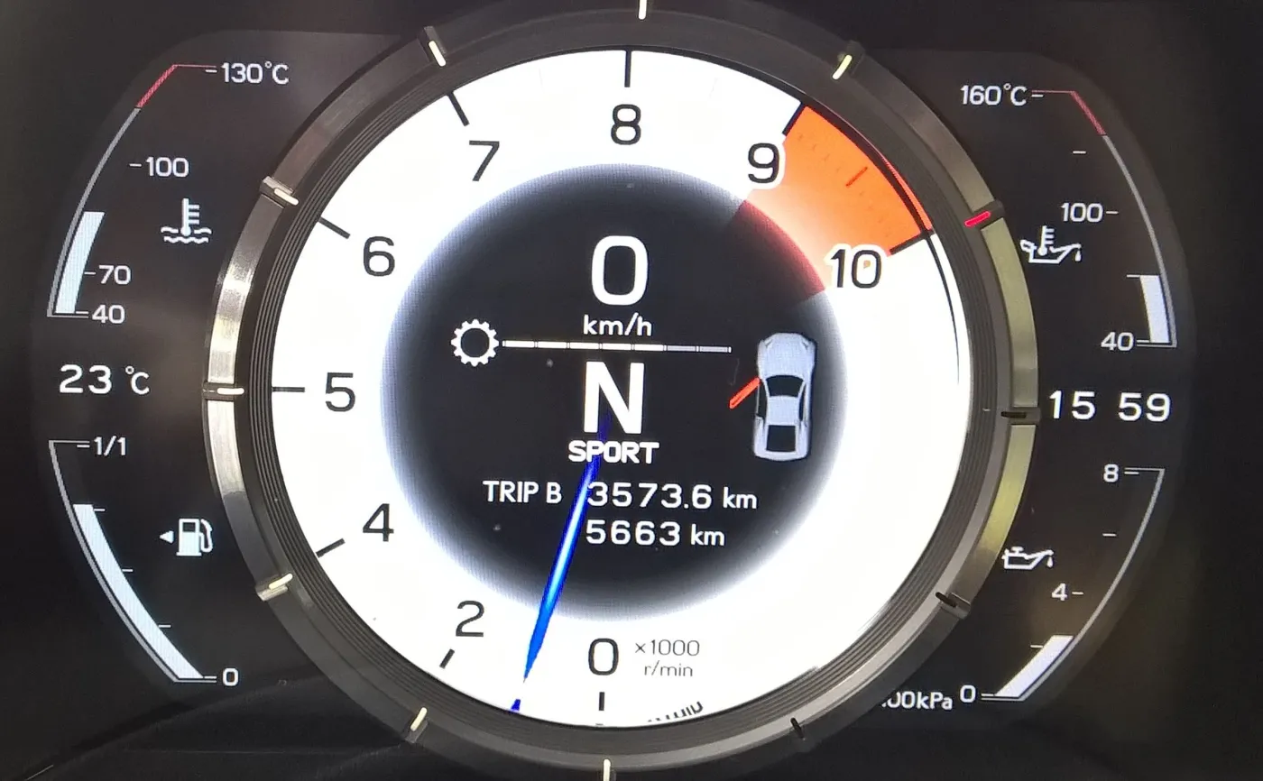 Tajemniczy Polak sprzedaje bestię Lexusa za fortunę. Chce milion więcej niż za nową [FOTO]