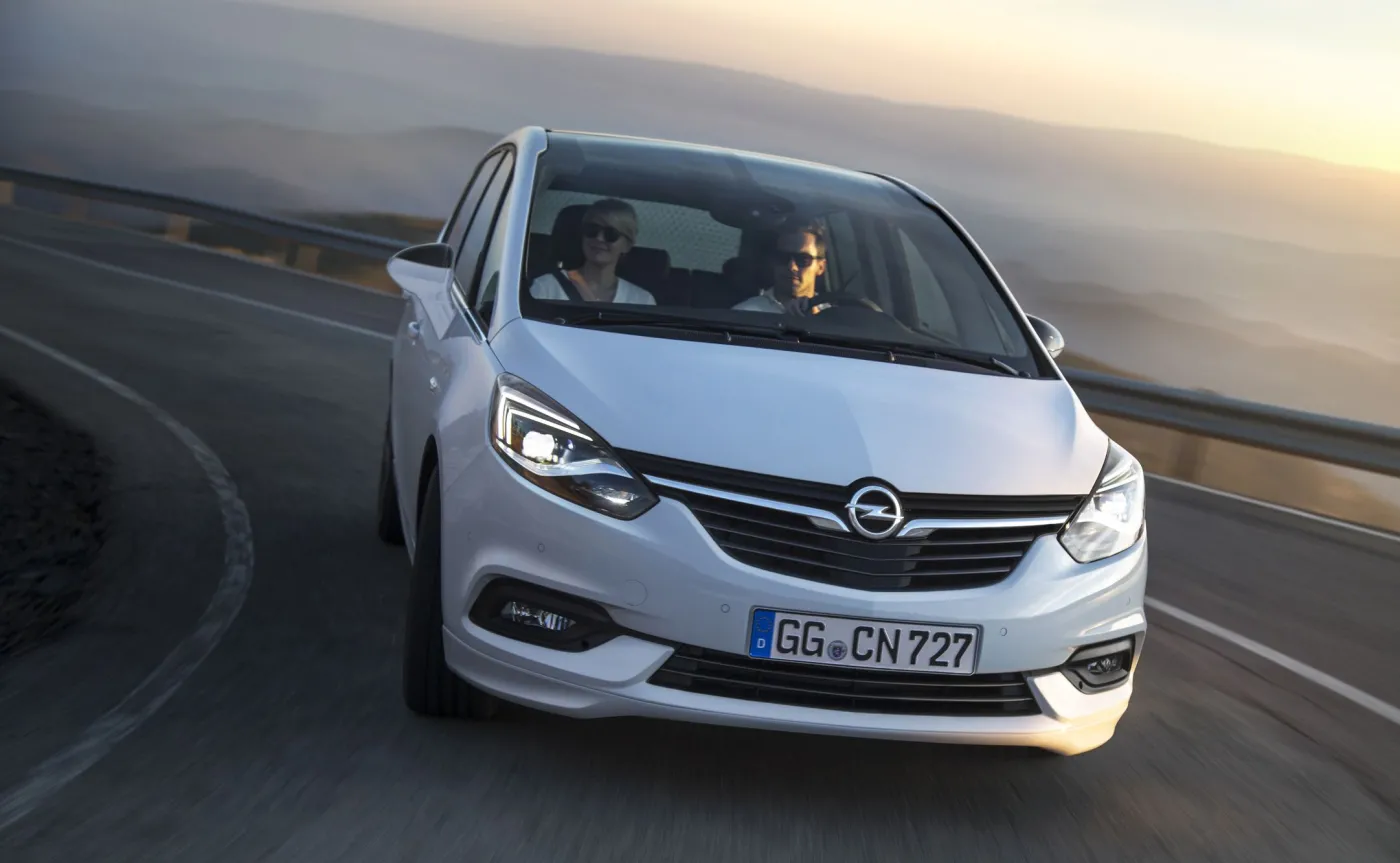 9102089-opel-zafira.jpg