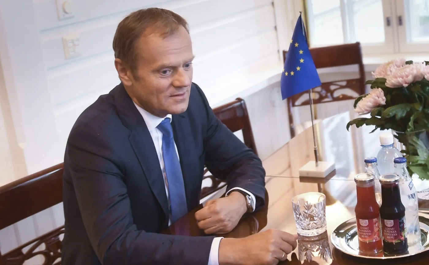 Tusk przypomniał sobie o europosłach PO. "Na spotkaniu poparł Schetynę, nie chce by działacze wstępowali do KOD"
