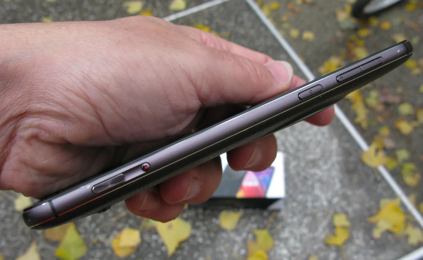 9602908-asus-zoom.jpg