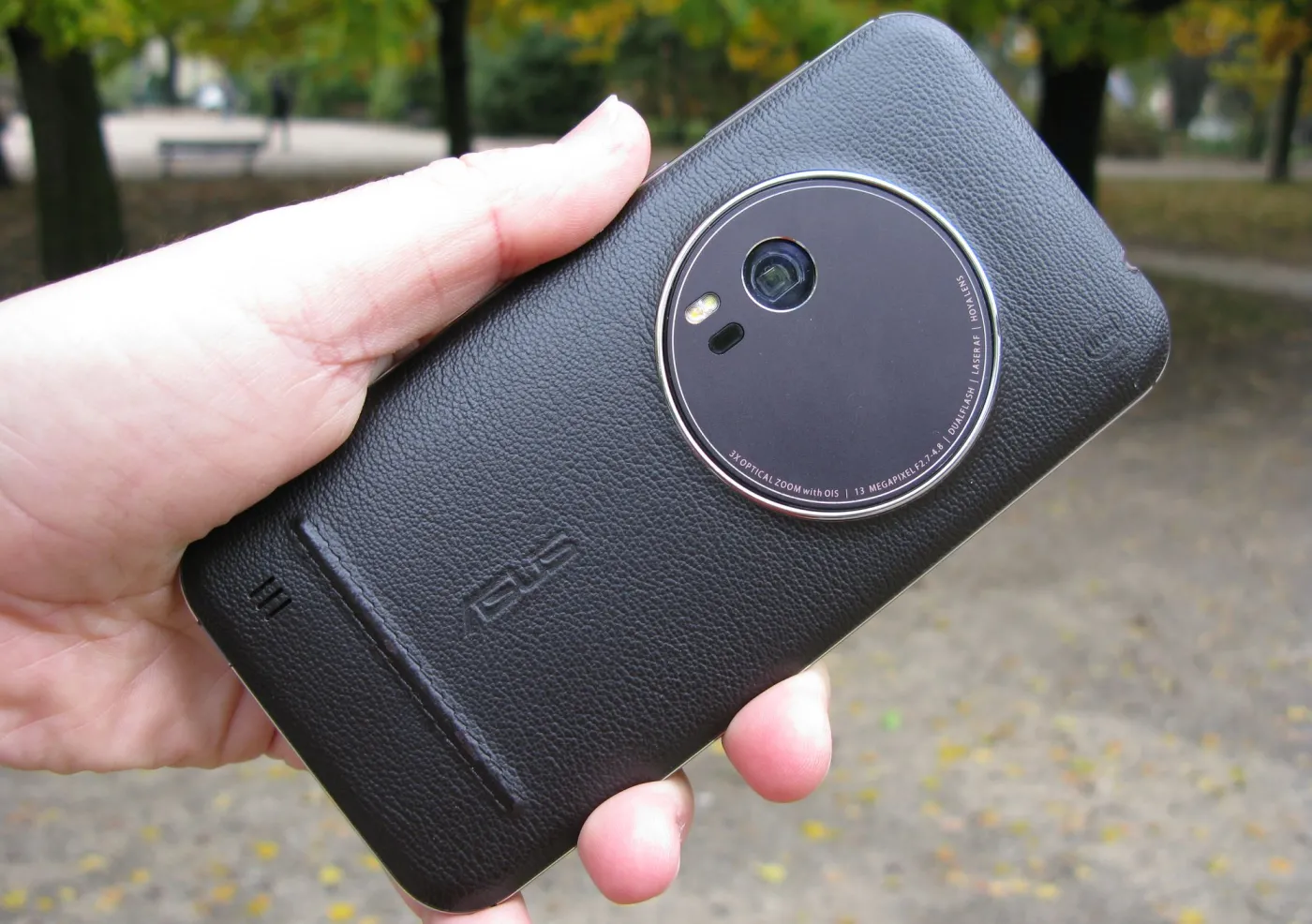9602940-asus-zoom.jpg