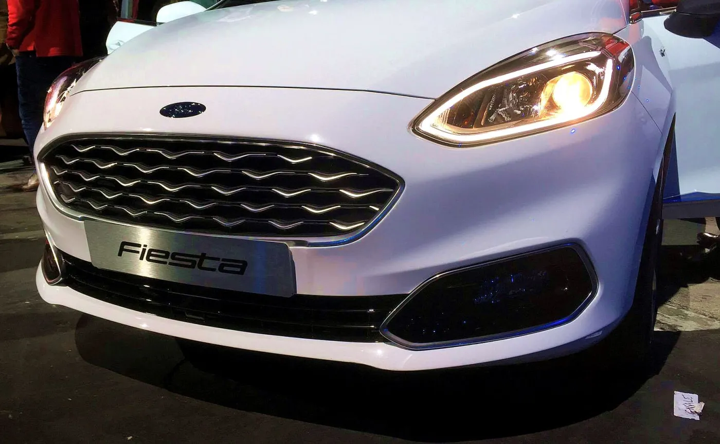 9658914-ford-fiesta.jpg