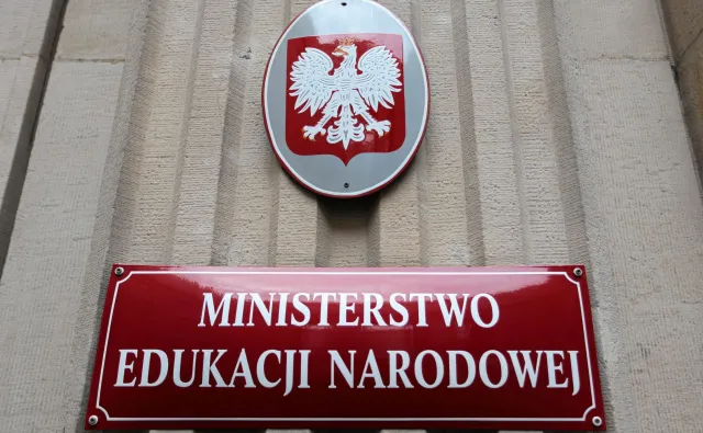 Wróg laickich nauczycieli, ortodoksyjna katoliczka. Oto, kto napisze program do wychowania do życia w rodzinie