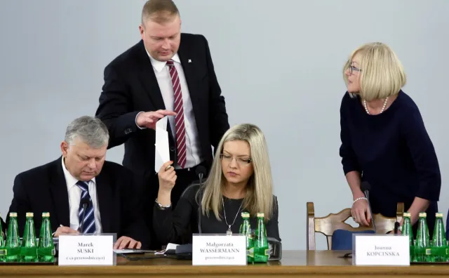 Poseł Suski pyta sędziego Milewskiego o carycę i wyjaśnia, o co chodziło: To jego koleżanka, ma na imię Anna. WIDEO