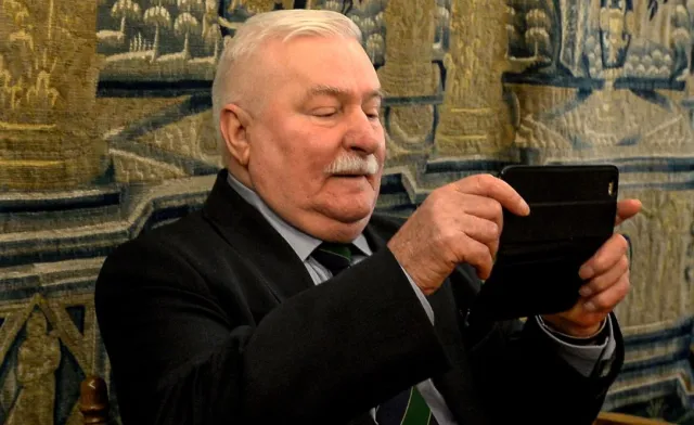 Wałęsa o PiS: Rozdają to, co nie zarobili, co poprzednicy zarobili, więc opierają się na demagogii i populizmie