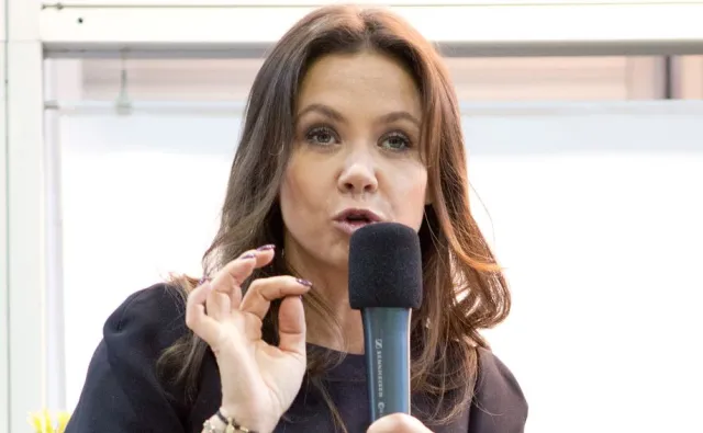 Kinga Rusin oburzona smogiem w Warszawie. Internauci zarzucają jej hipokryzję: A czym Pani jeździ codziennie? Rowerem?