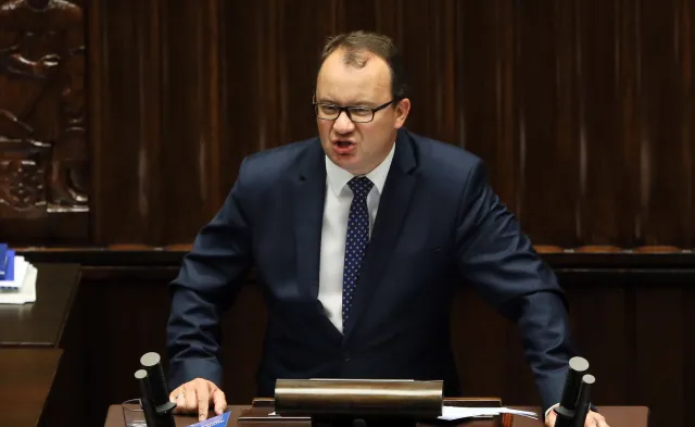 Sąd nad Rzecznikiem Praw Obywatelskich. Opozycja chwali, PiS ocenia negatywnie