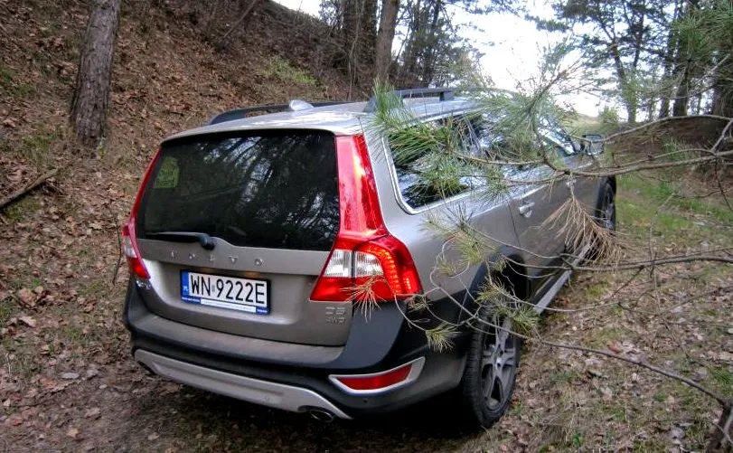 9447363-volvo-xc70.jpg