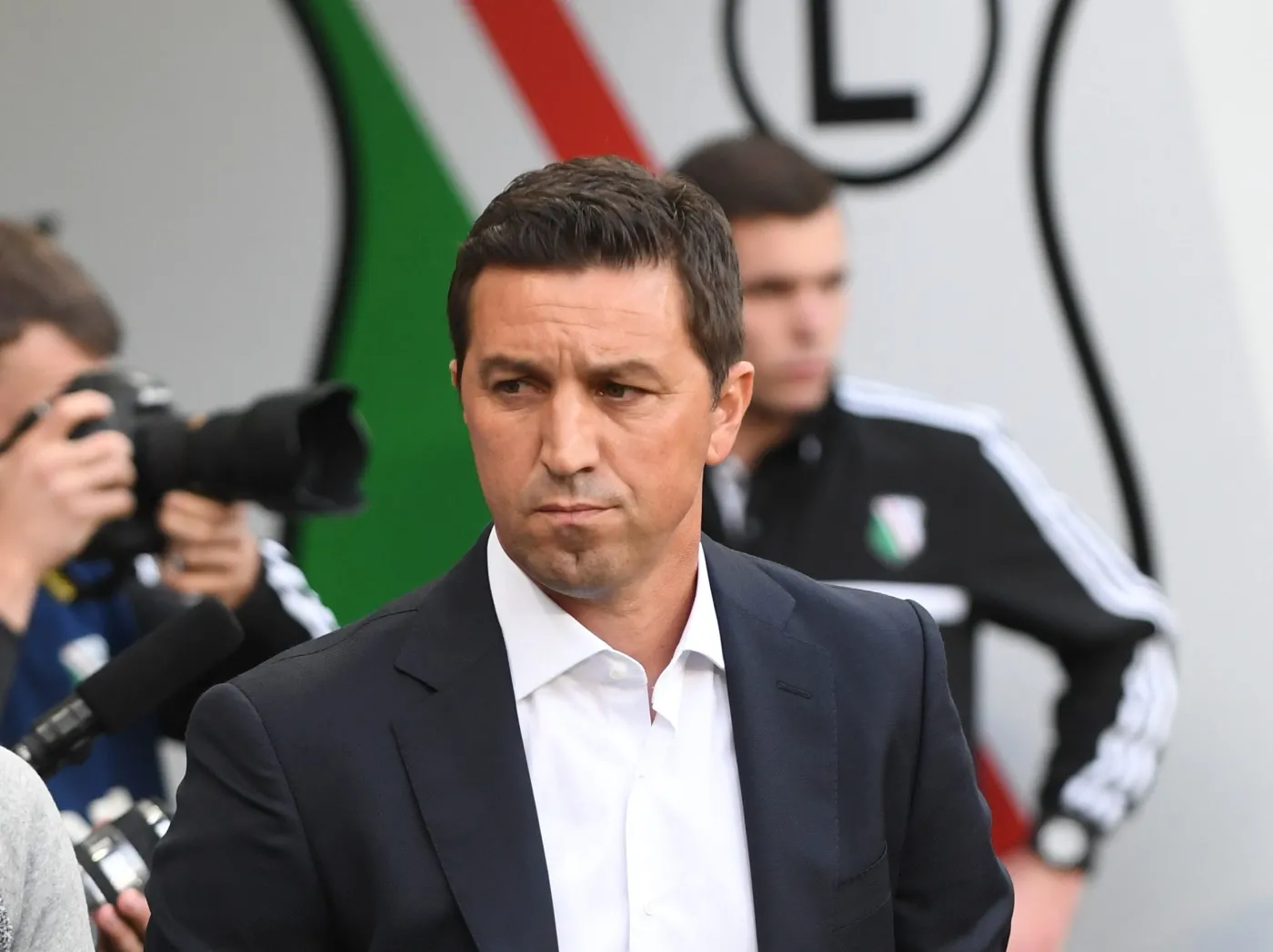 Besnik Hasi nie jest już trenerem piłkarzy Legii Warszawa. Zastąpi go Aleksandar Vukovic