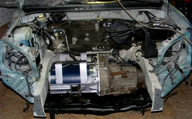 Zapaleniec z Poznania i jego pierwszy samochód elektryczny domowej roboty. Przejedzie 100 km za 8 zł