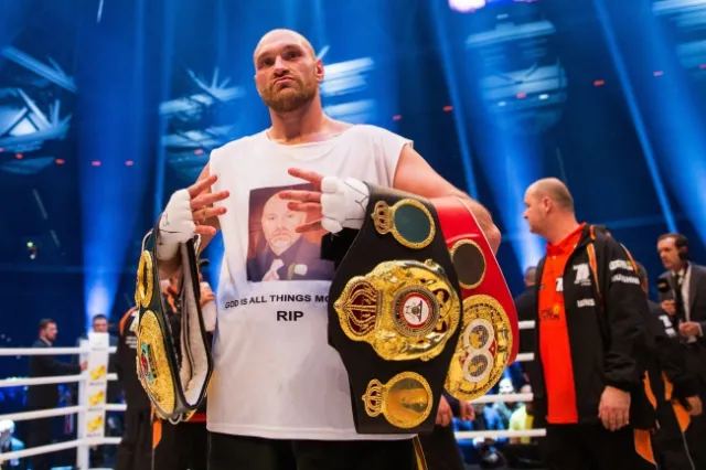 Tyson Fury oddał pasy mistrza świata WBA i WBO