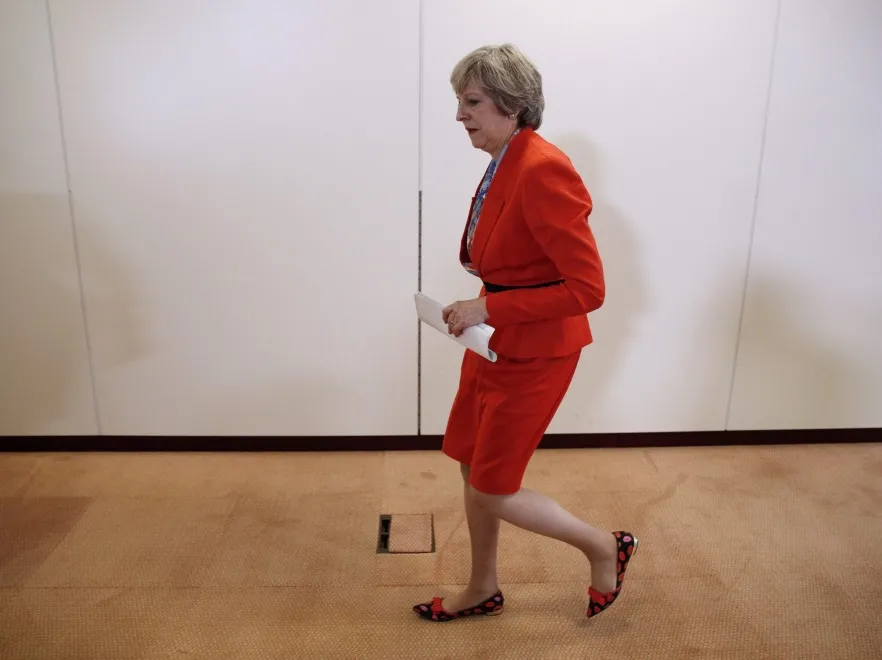 Co ona myślała, zakładając TE buty? Premier UK szokuje na szczycie UE! FOTO