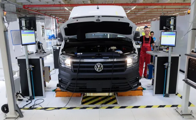 Volkswagen otworzył NOWĄ fabrykę pod Wrześnią. To największa zagraniczna inwestycja w historii Polski