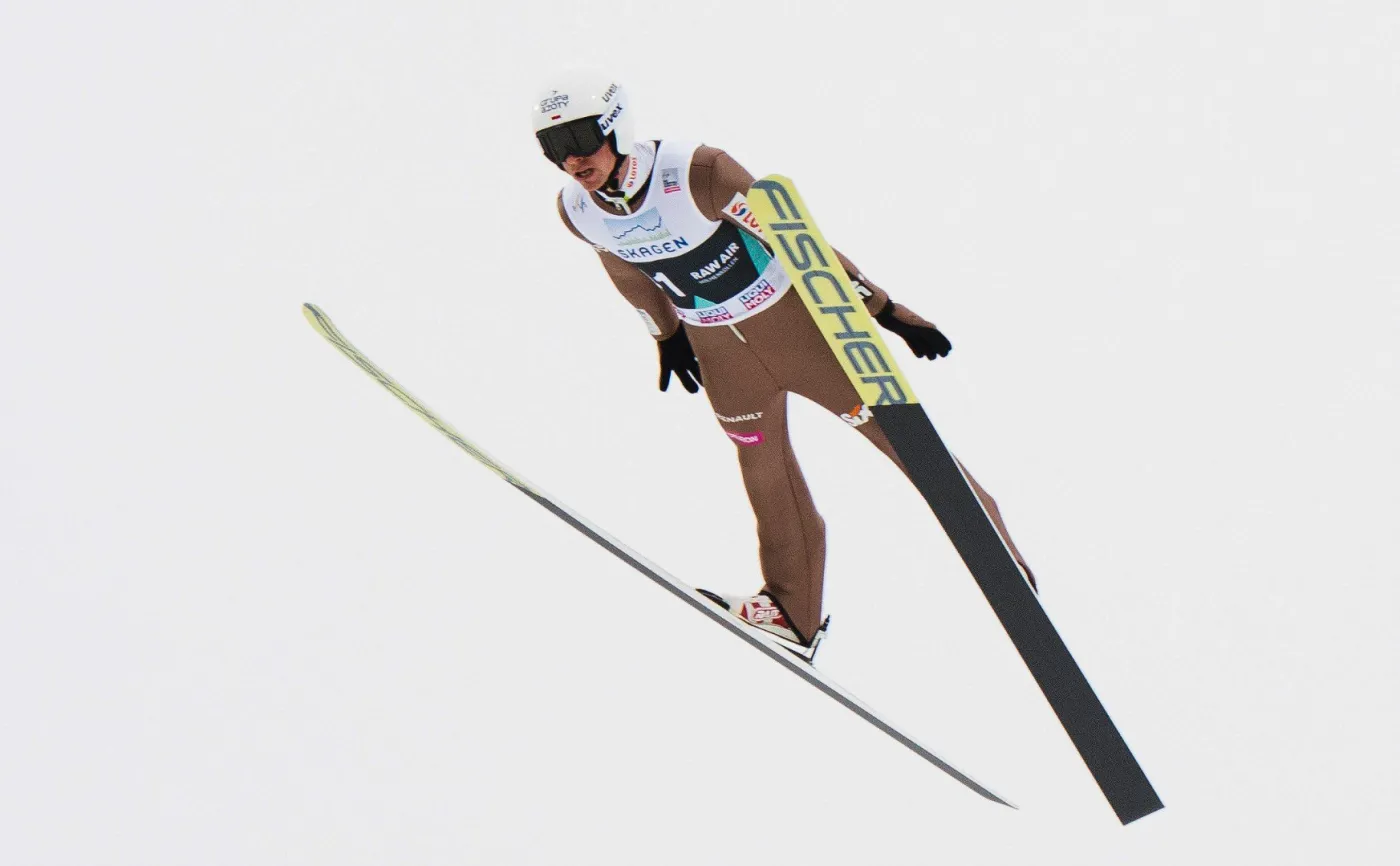 PŚ w skokach: Żyła dziewiąty, Stoch ratował się przed upadkiem