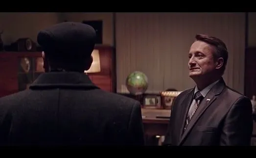 Biblia, pistolet i TV Rodeo w gabinecie Kaczyńskiego, czyli premiera serialu "Ucho prezesa"