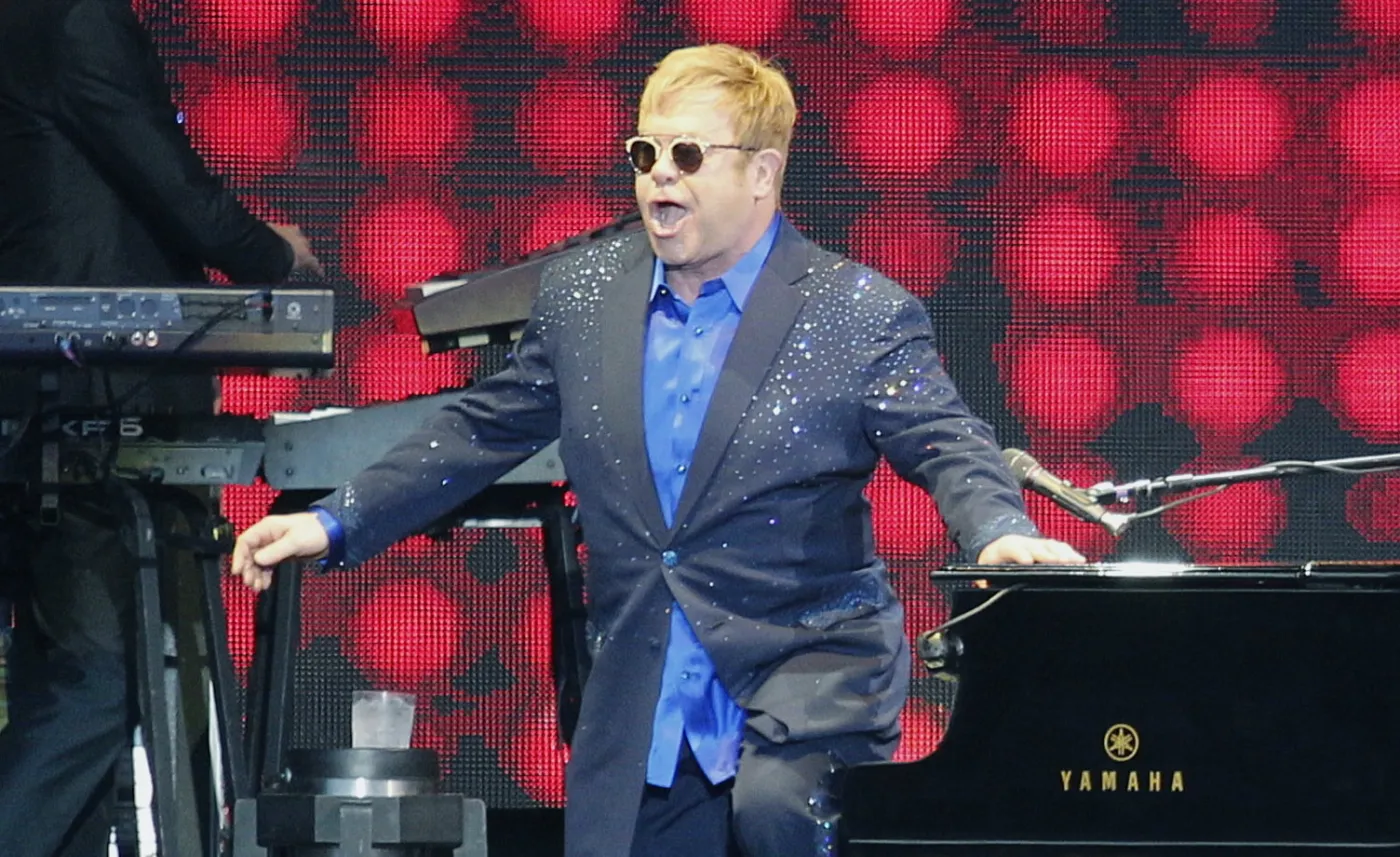 Elton John odwołuje majowe koncerty. Powodem rzadka bakteria