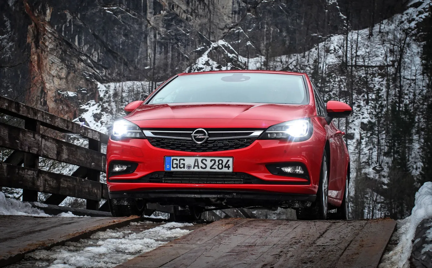 9817887-opel-astra.jpg
