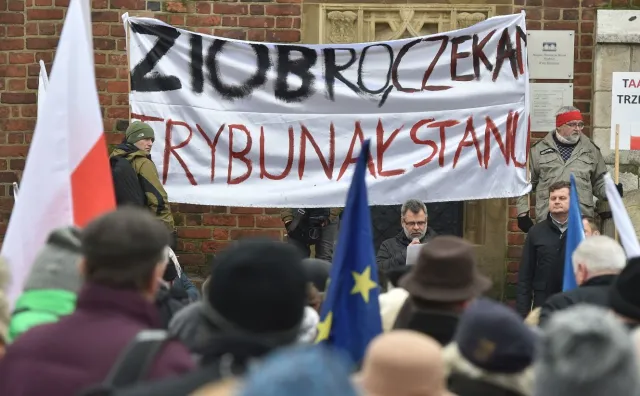 "Ziobro, Jaki - wsadzimy Was do paki". KOD protestował przeciwko reformie KRS
