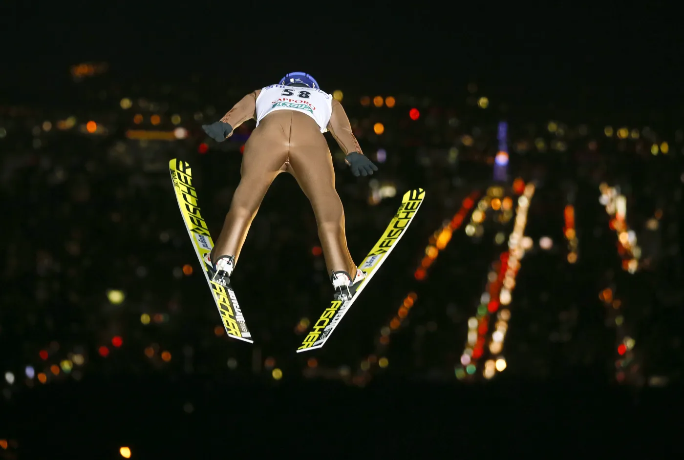 PŚ w skokach: Maciej Kot liderem po 1. serii w Sapporo. Kamil Stoch dopiero dziesiąty